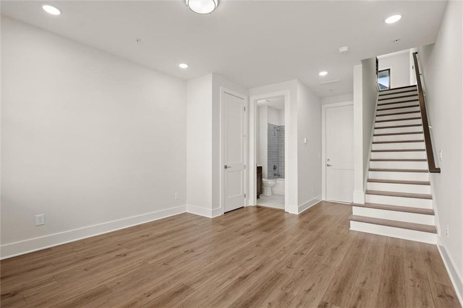 Spacious, unfurnished interior of a new home in , Alpharetta (Image 17).