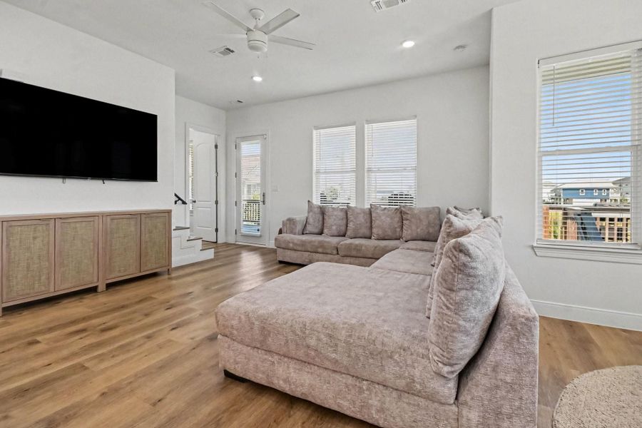 Furnished interior view inside a new home in , Galveston (Image 16).