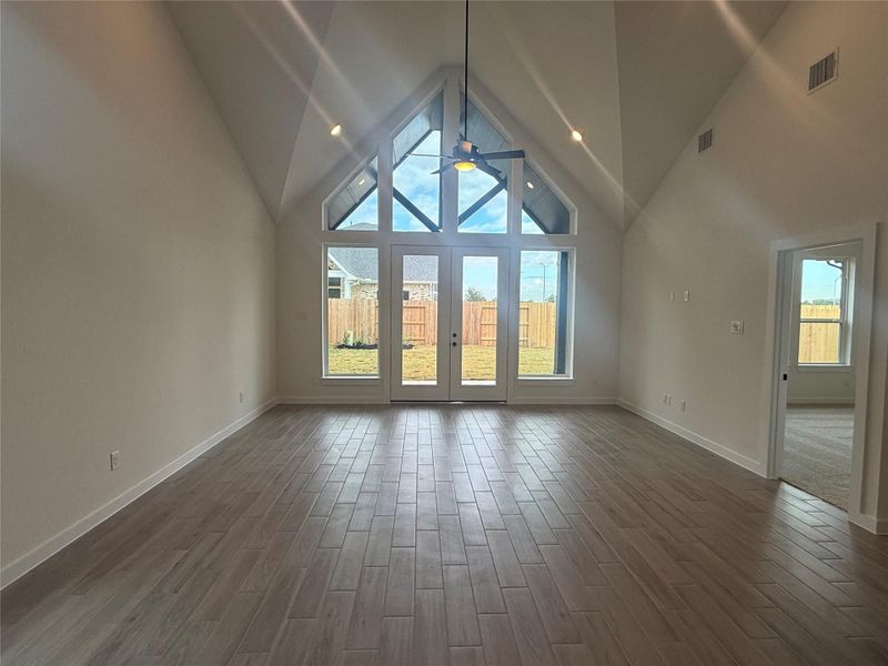 Enjoy this open concept plan with soaring ceilings and a space that everyone will enjoy. Enjoy this open concept plan with soaring ceilings and a space that everyone will enjoy.