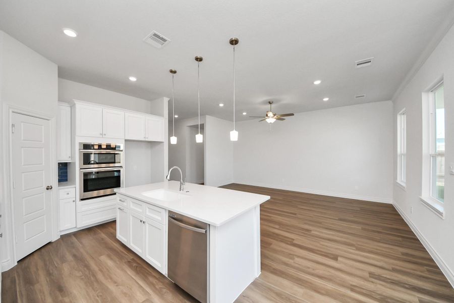 Furnished interior view inside a new home in Lexington Heights, Willis (Image 15).