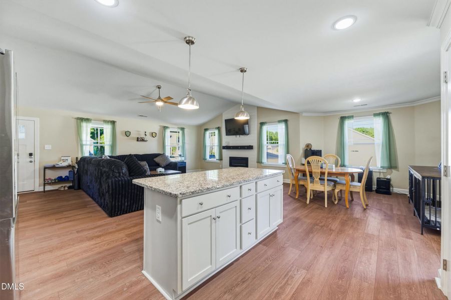 10 -122 wilderness trl, interior, kitche