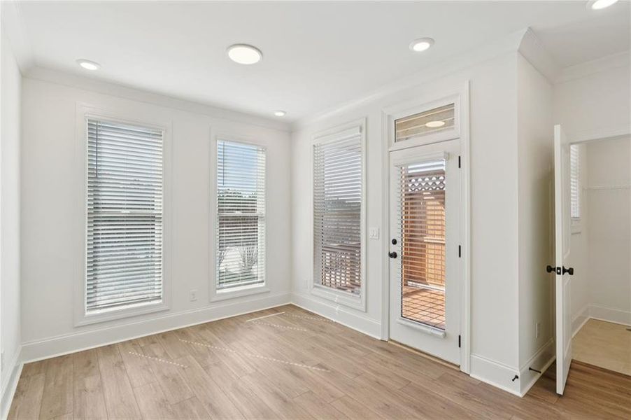 Spacious, unfurnished interior of a new home in IveyBrooke, Alpharetta (Image 50).