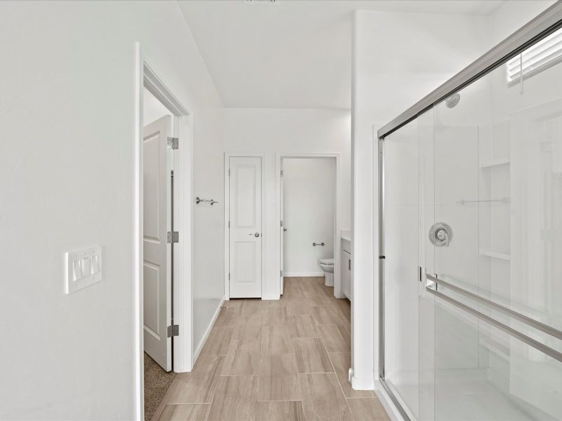 Spacious, unfurnished interior of a new home in Hanson Ridge, Vail (Image 13).