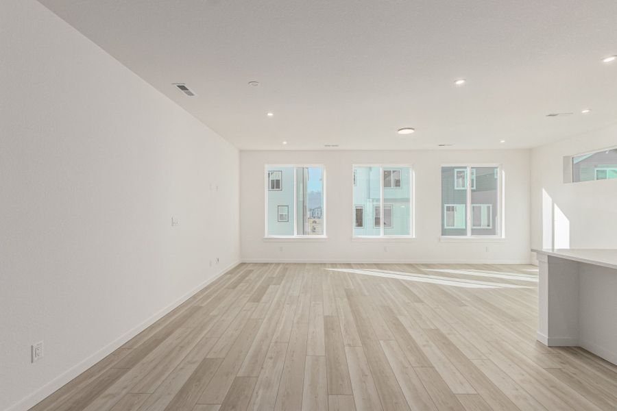 Spacious, unfurnished interior of a new home in Parkside at Victory Ridge, Colorado Springs (Image 14).