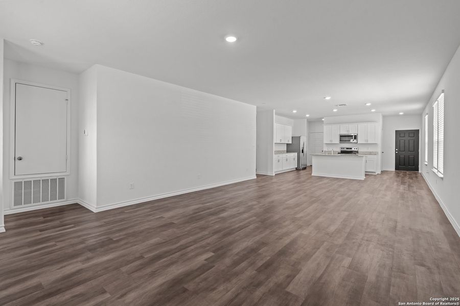 Spacious, unfurnished interior of a new home in Corley Farms, Boerne (Image 19).