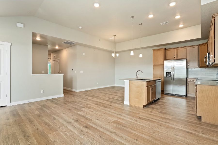 Spacious, unfurnished interior of a new home in The Lakes at Centerra - Discovery, Loveland (Image 14).