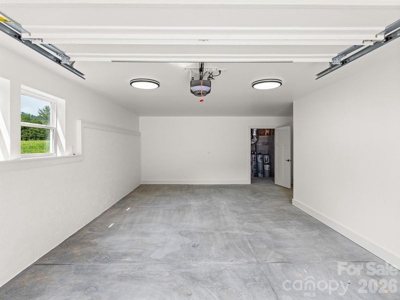Spacious, unfurnished interior of a new home in , Hendersonville (Image 30).