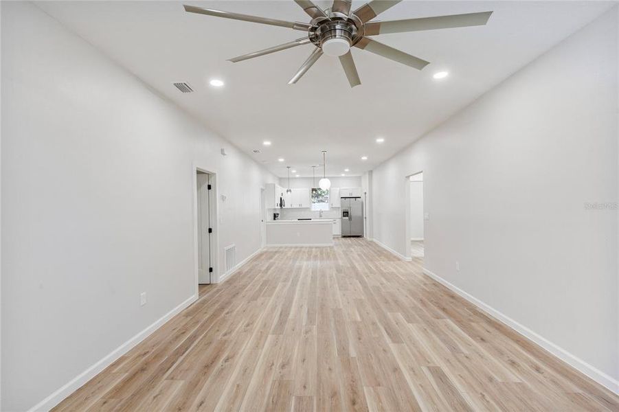 Spacious, unfurnished interior of a new home in , Tampa (Image 8).