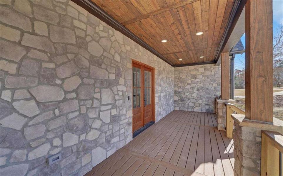 Exterior details and patio area of a home in , Clarkesville (Image 3).