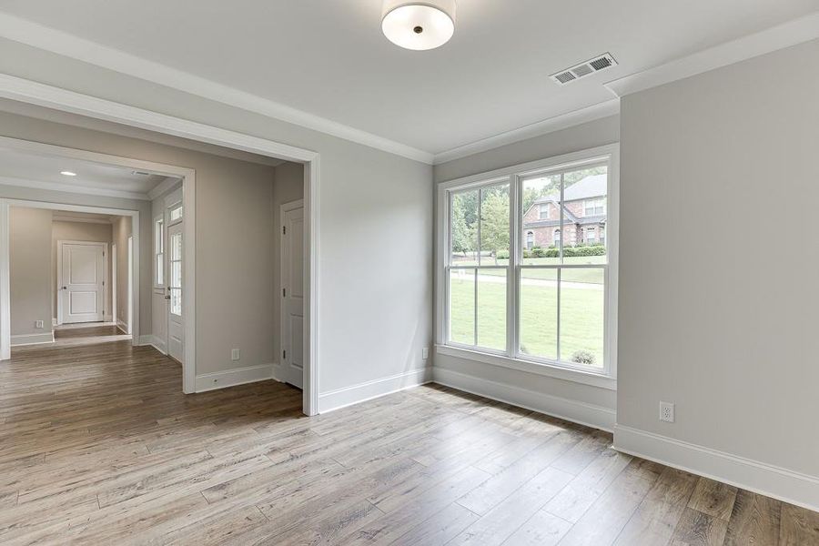 Spacious, unfurnished interior of a new home in , Bishop (Image 37).