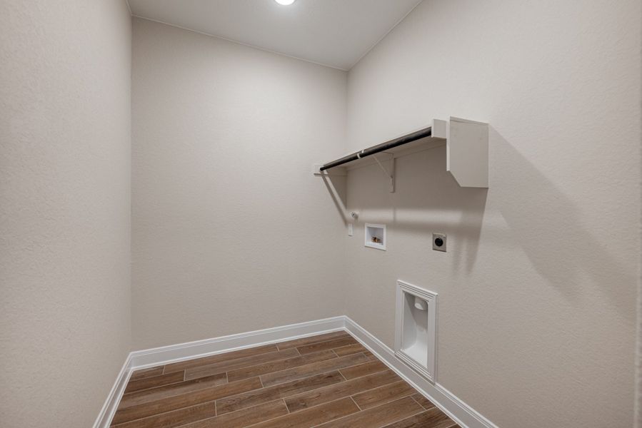 Representative unfurnished interior of a home built from the Mackenzie by Chesmar Homes in Sienna Lakes, San Antonio (Image 26).