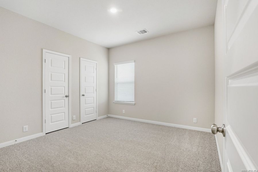 Spacious, unfurnished interior of a new home in Dauer Ranch, New Braunfels (Image 26). Spacious, unfurnished interior of a new home in Dauer Ranch, New Braunfels (Image 26).