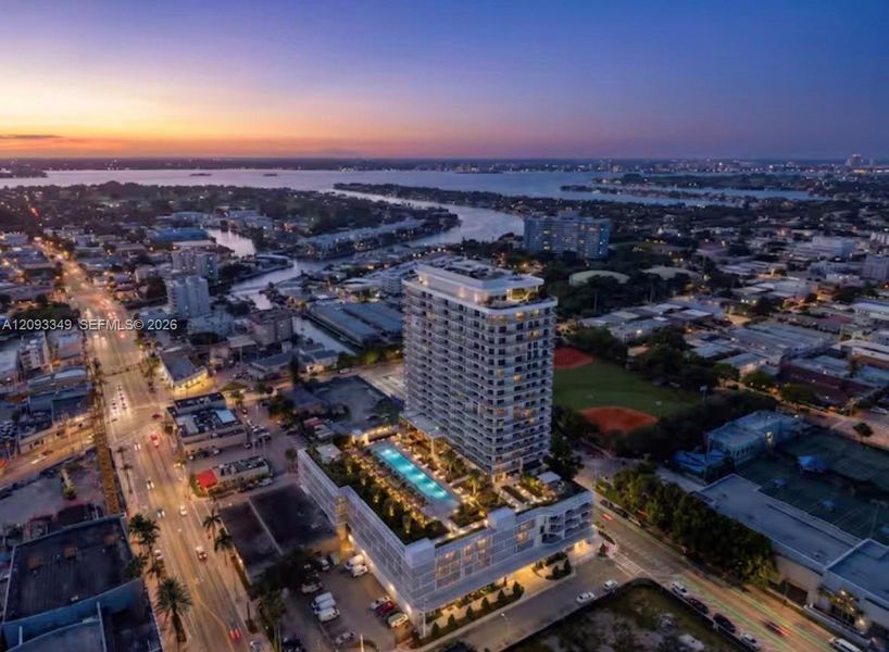 Condo located in Miami Beach, FL showcasing its design and architecture (Image 27).