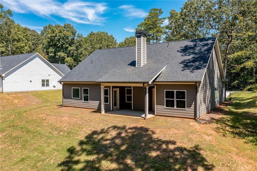 Exterior details and patio area of a home in , Murrayville (Image 3).
