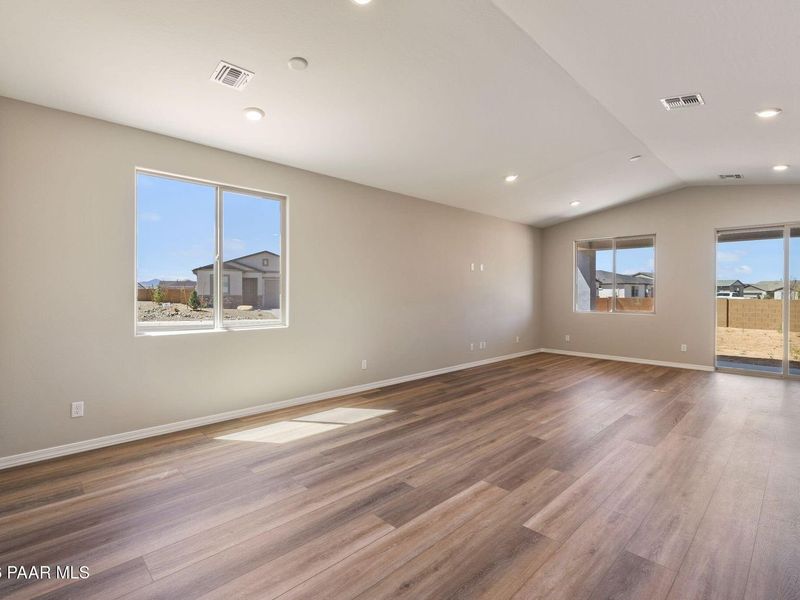 Spacious, unfurnished interior of a new home in North Ridge at Pronghorn Ranch, Prescott Valley (Image 13).