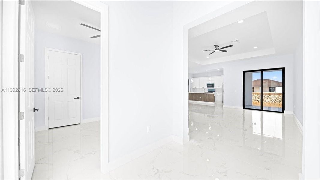 Spacious, unfurnished interior of a new home in , Cape Coral (Image 17).