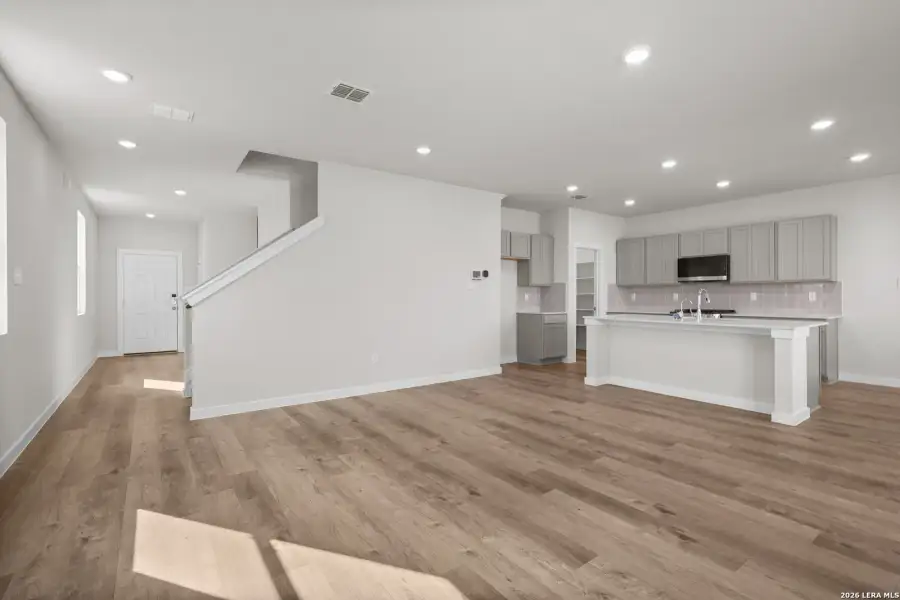 Spacious, unfurnished interior of a new home in Summerlin, San Antonio (Image 14).