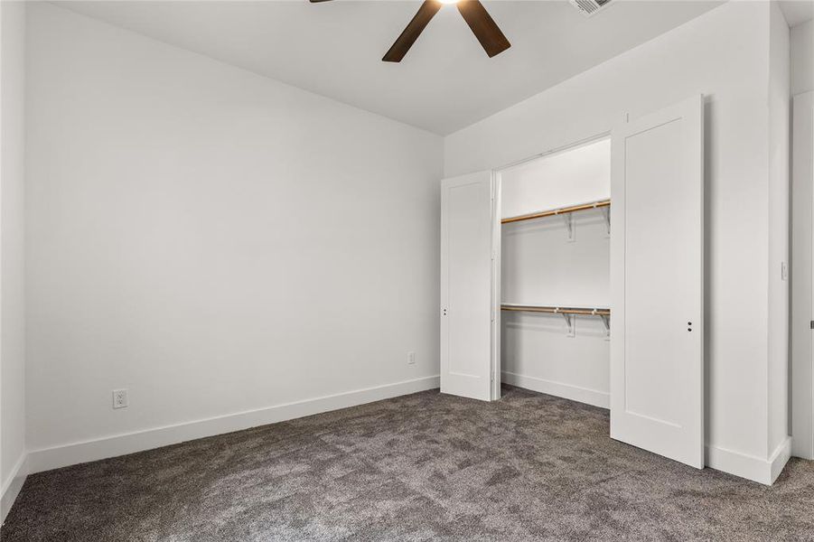 Spacious, unfurnished interior of a new home in , Sherman (Image 34).