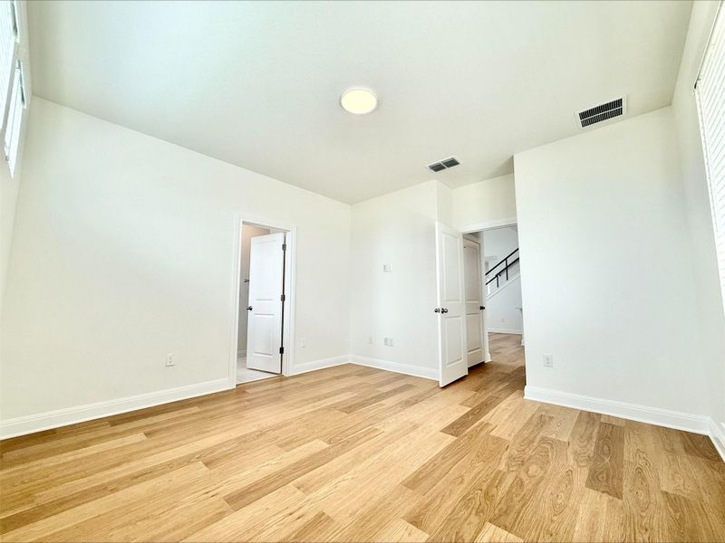 Spacious, unfurnished interior of a new home in Porter Country, Buda (Image 10). Spacious, unfurnished interior of a new home in Porter Country, Buda (Image 10).