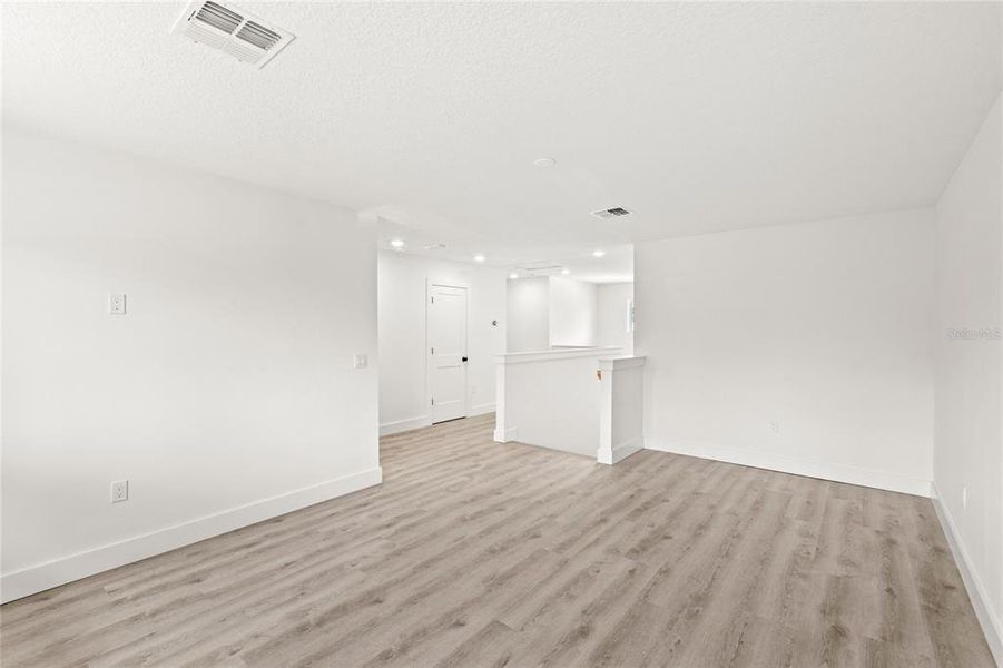 Spacious, unfurnished interior of a new home in , Winter Garden (Image 35).