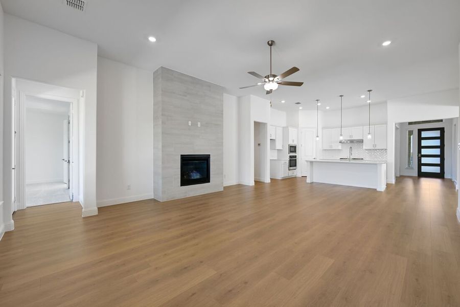 Spacious, unfurnished interior of a new home in South Oak 60s, Lakewood Village (Image 15). Spacious, unfurnished interior of a new home in South Oak 60s, Lakewood Village (Image 15).