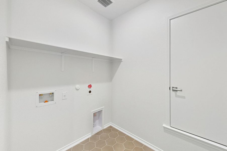 Spacious, unfurnished interior of a new home in McKinney Crossing, Austin (Image 19). Spacious, unfurnished interior of a new home in McKinney Crossing, Austin (Image 19).