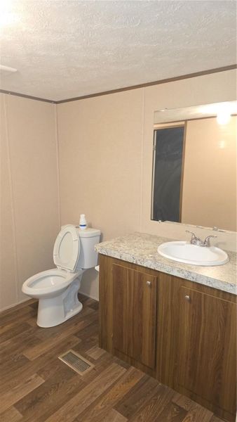 MASTER RESTROOM MASTER RESTROOM