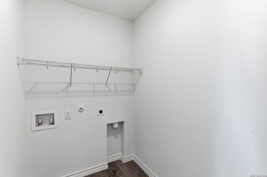 Spacious, unfurnished interior of a new home in Corley Farms, Boerne (Image 13).