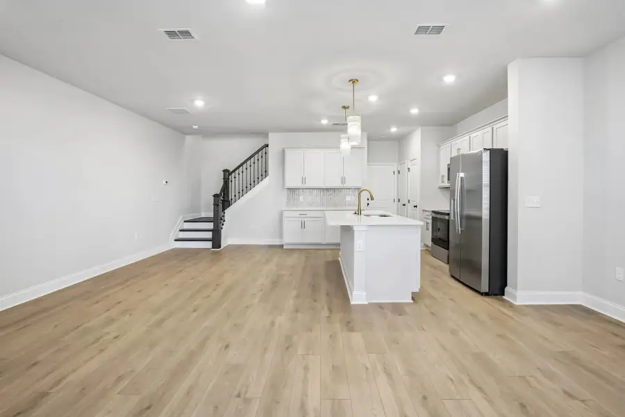 Kitchen & Dining Area