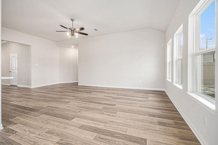 Spacious, unfurnished interior of a new home in , Bay City (Image 27).