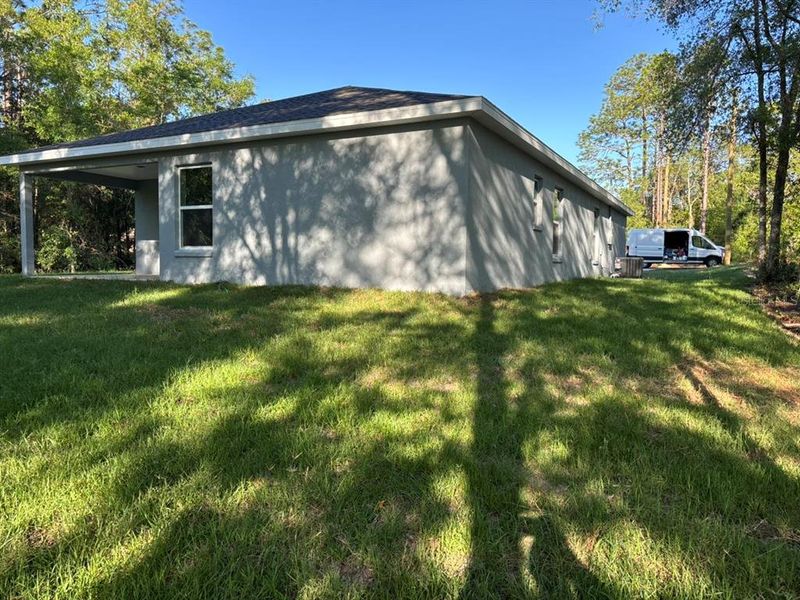 Exterior details and patio area of a home in , Dunnellon (Image 16).