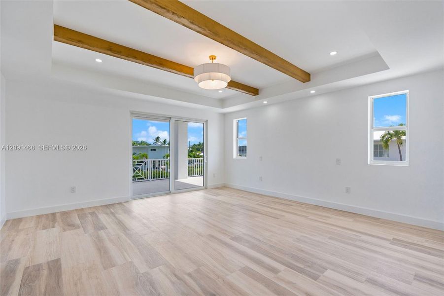Spacious, unfurnished interior of a new home in , Tavernier (Image 26).