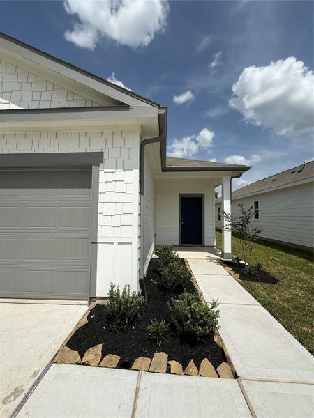 Image 4 of a home in Royal Pines. Image 4 of a home in Royal Pines.