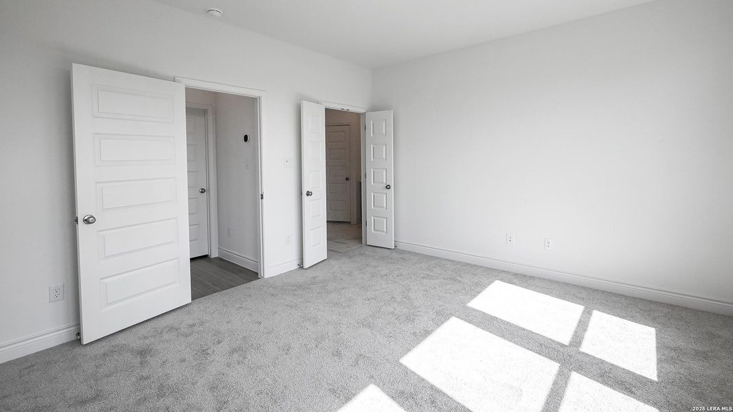 Spacious, unfurnished interior of a new home in Legacy at Lake Dunlap, New Braunfels (Image 26).