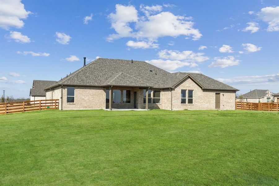 Exterior details and patio area of a home in Ellis Ranch Estates, Waxahachie (Image 4).