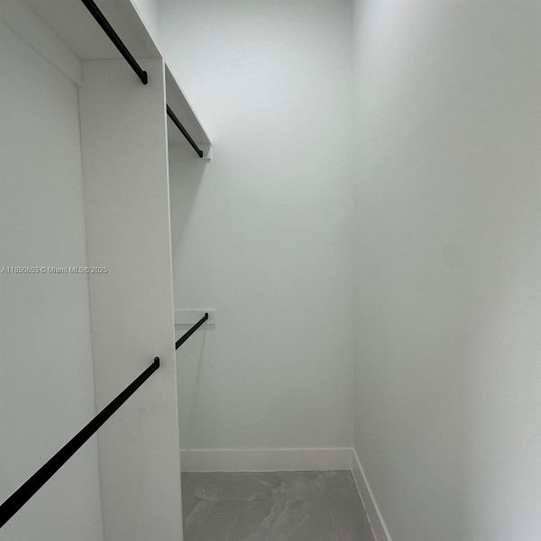 Spacious, unfurnished interior of a new home in , Lehigh Acres (Image 11).