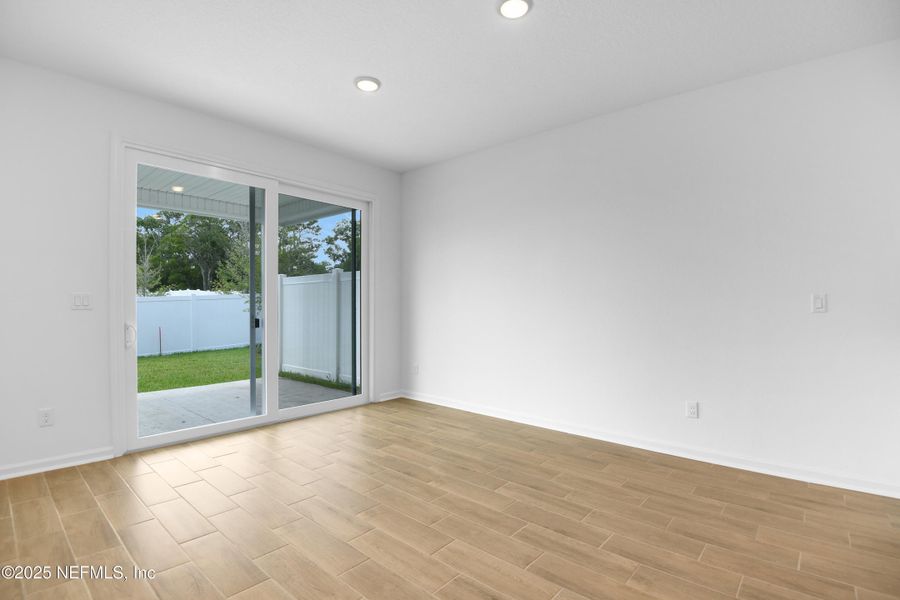 Spacious, unfurnished interior of a new home in , Jacksonville (Image 16).