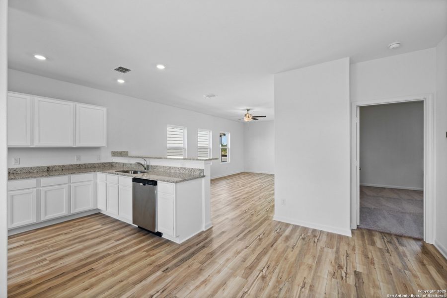 Spacious, unfurnished interior of a new home in Blue Wing, San Antonio (Image 17). Spacious, unfurnished interior of a new home in Blue Wing, San Antonio (Image 17).
