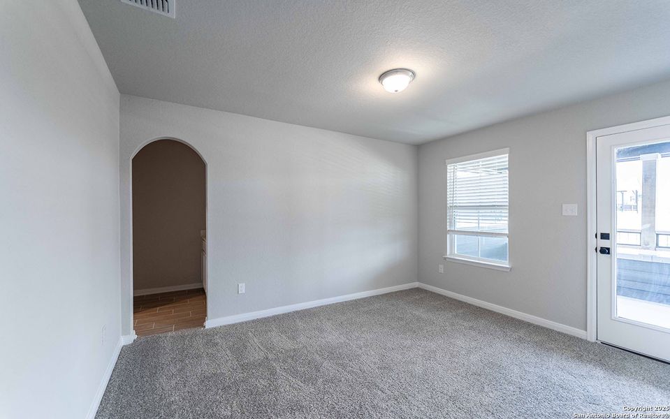 Spacious, unfurnished interior of a new home in Homestead, Schertz (Image 11).