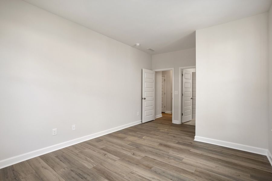 Spacious, unfurnished interior of a new home in Georgias Landing, Raleigh (Image 28).