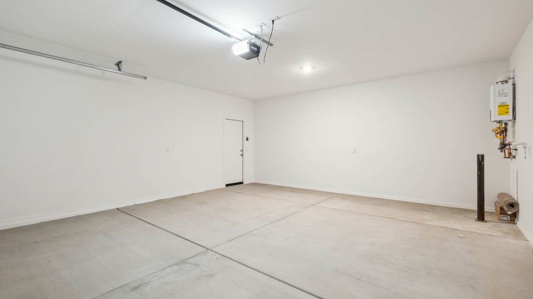 Spacious, unfurnished interior of a new home in Moonlight, Maricopa (Image 26).