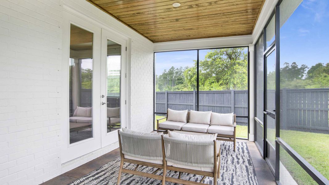 Representative exterior details of a home built from the Venice by Maronda Homes in Seminole Bend, Pensacola (Image 25).