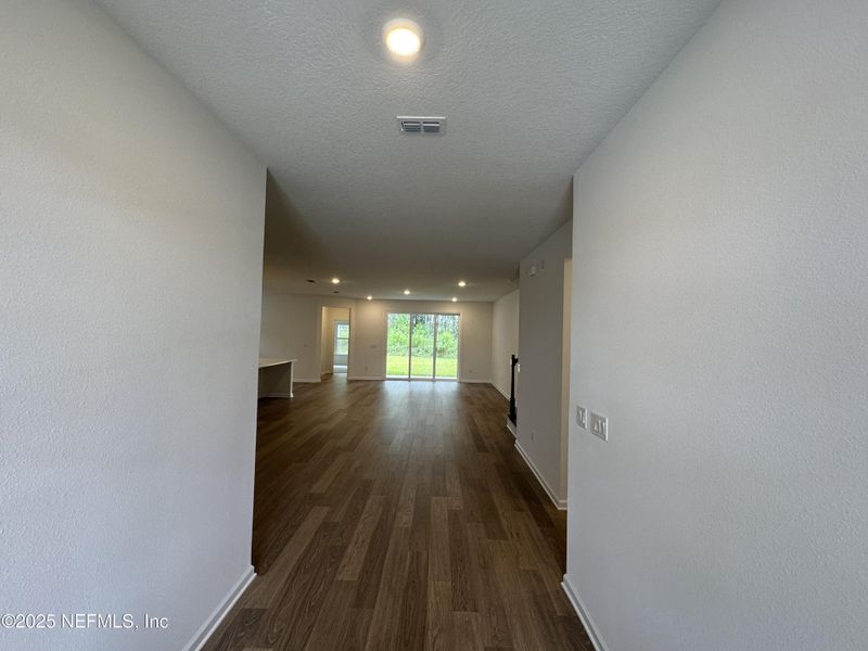 Spacious, unfurnished interior of a new home in Hyland Trail, Green Cove Springs (Image 34).