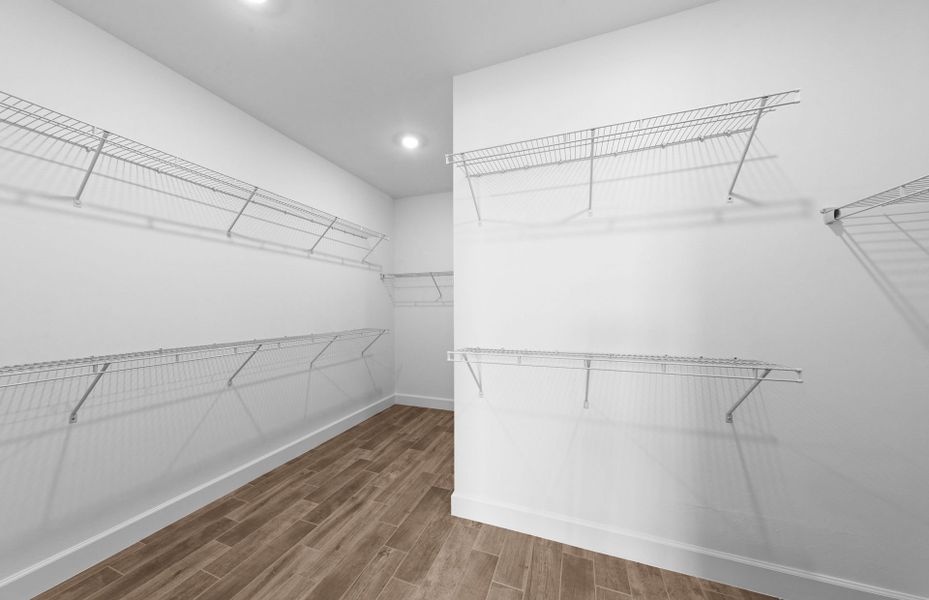 Spacious, unfurnished interior of a new home in Del Webb Naples, Ave Maria (Image 11).