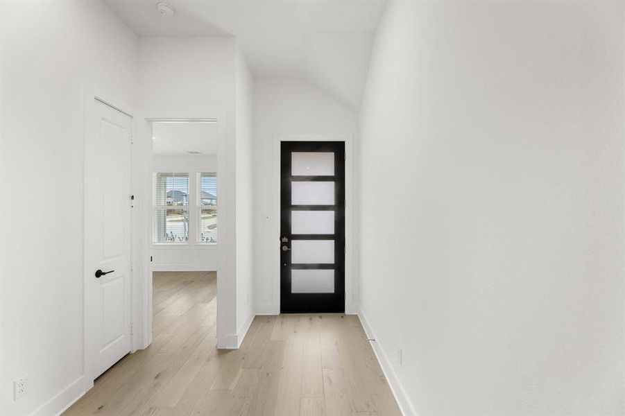 712 Hawthorn-Entry-1 712 Hawthorn-Entry-1