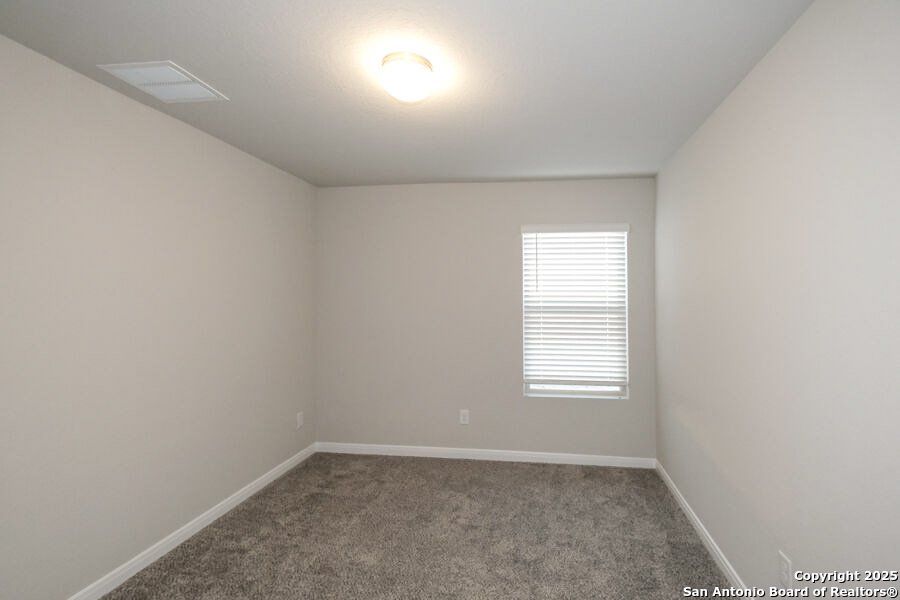 Spacious, unfurnished interior of a new home in Summer Hills, San Antonio (Image 8).