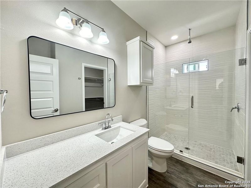 Furnished interior view inside a new home in , Alamo (Image 19).