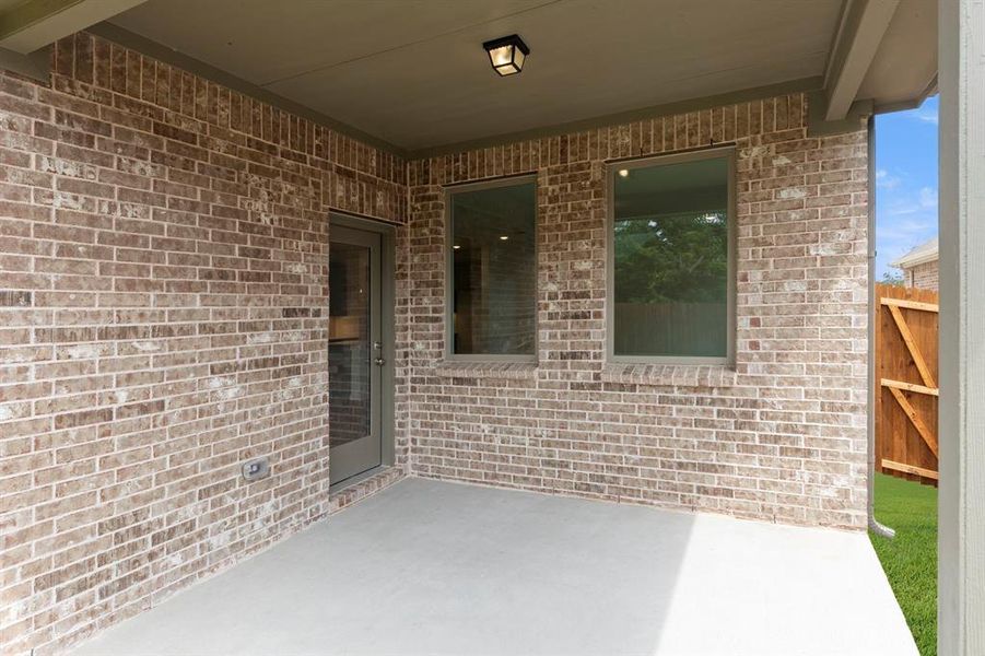 25. 2415 Daisy - Patio