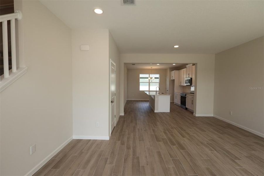 Spacious, unfurnished interior of a new home in Center Lake on the Park, St. Cloud (Image 20).