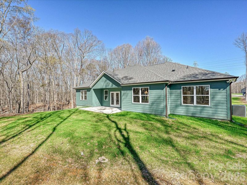 Exterior details and patio area of a home in , Monroe (Image 4).